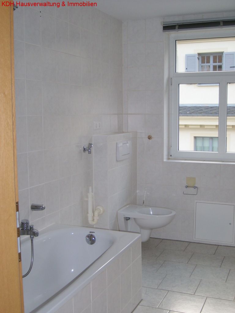 zentrale 1-Raum-Wohnung mit Blick auf das Uhrenmuseum