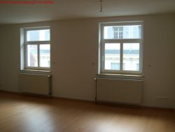 zentrale 1-Raum-Wohnung mit Blick auf das Uhrenmuseum (152-009-00)