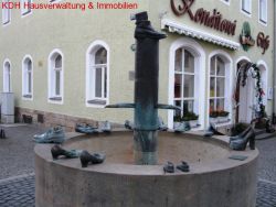 3,5-Raum-Wohnung im Herzen von Dippoldiswalde (067-002) — Der Schuhbrunnen von Peter Fritzsche