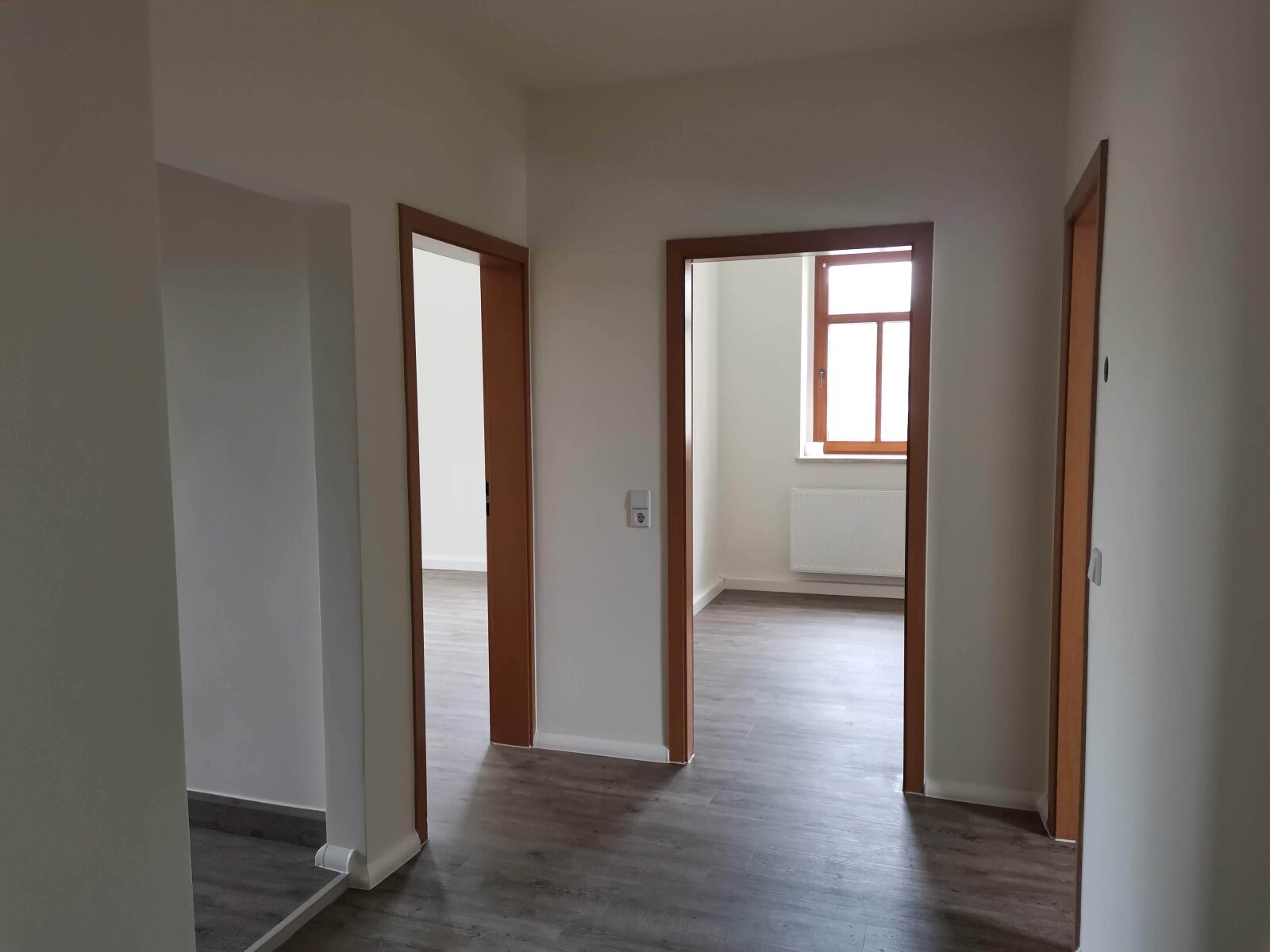 3,5-Raum-Wohnung im Herzen von Dippoldiswalde (067-002) — Flur - Bad, Wohnzimmer, Kinderzimmer und Küche