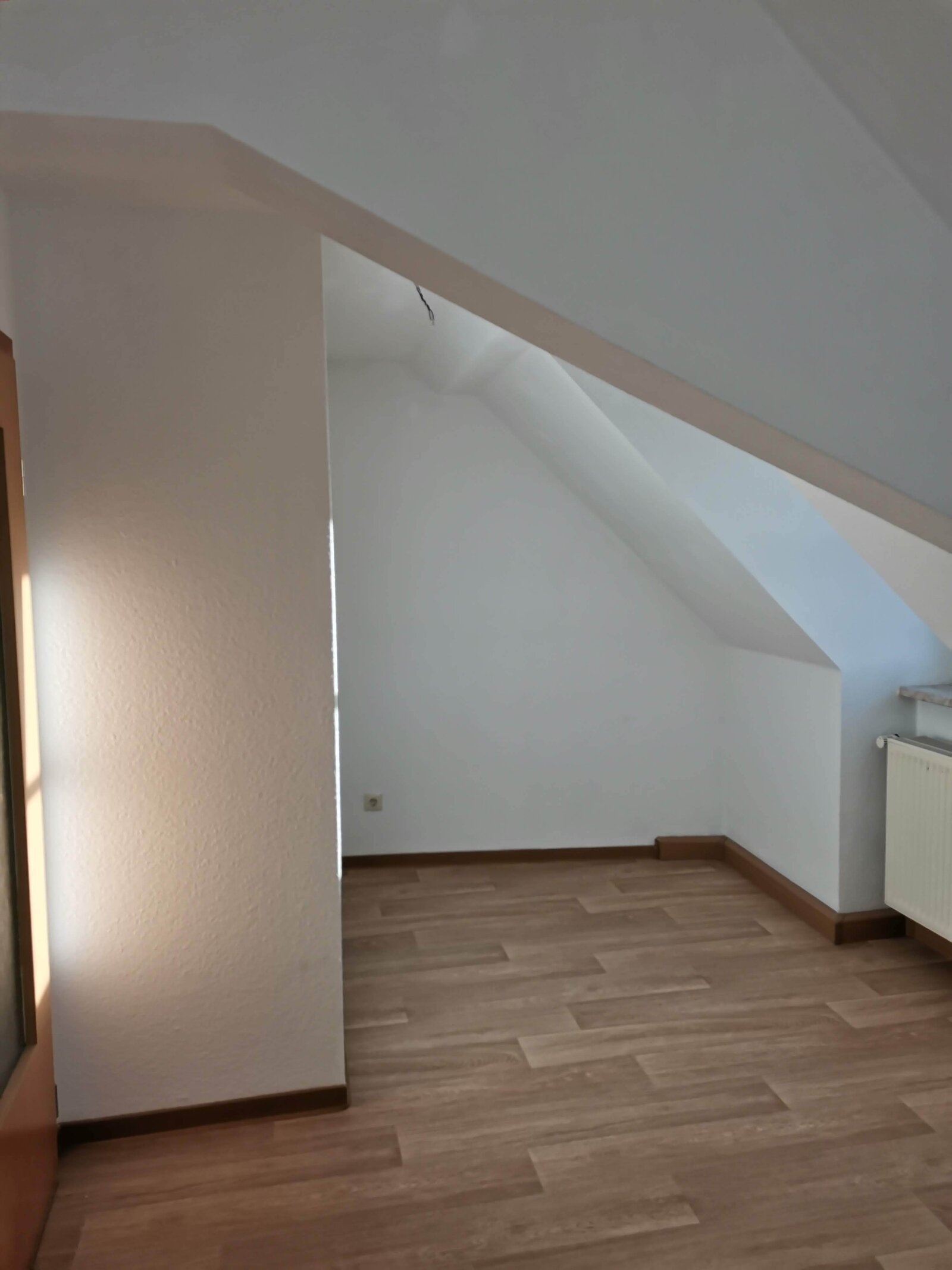 gemütliche Dachgeschosswohnung im Stadtzentrum von Dippoldiswalde (139-004) — Schlafzimmer