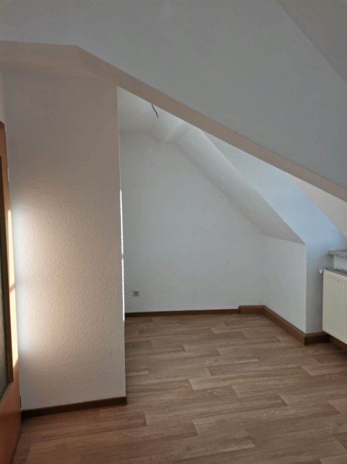 gemütliche Dachgeschosswohnung im Stadtzentrum von Dippoldiswalde (139-004) — Schlafzimmer