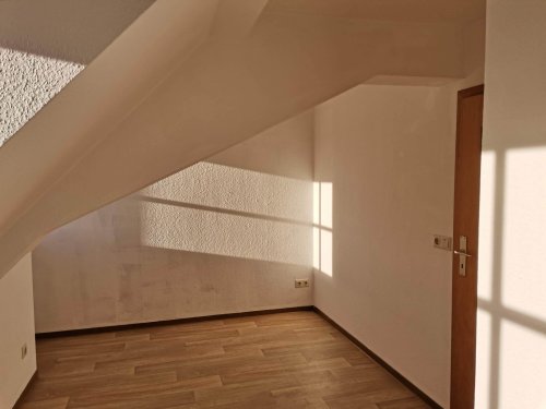 gemütliche Dachgeschosswohnung im Stadtzentrum von Dippoldiswalde (139-004) — Schlafzimmer