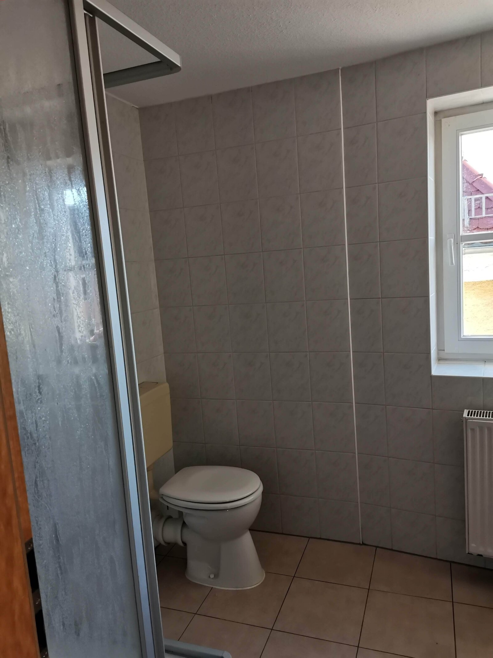 gemütliche Dachgeschosswohnung im Stadtzentrum von Dippoldiswalde (139-004) — Bad