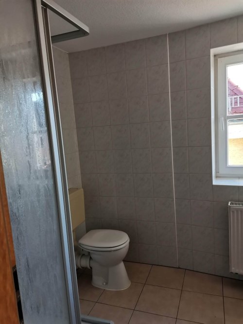 gemütliche Dachgeschosswohnung im Stadtzentrum von Dippoldiswalde (139-004) — Bad