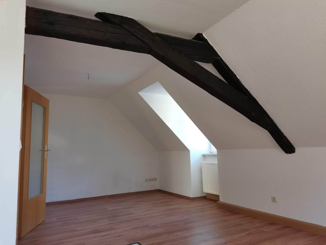 gemütliche Dachgeschosswohnung im Stadtzentrum von Dippoldiswalde (139-004) — Wohnbereich